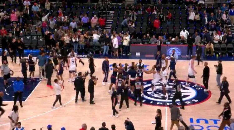 开云分部-有点暖心！快船赛后爆发冲突，竟然因为这个....